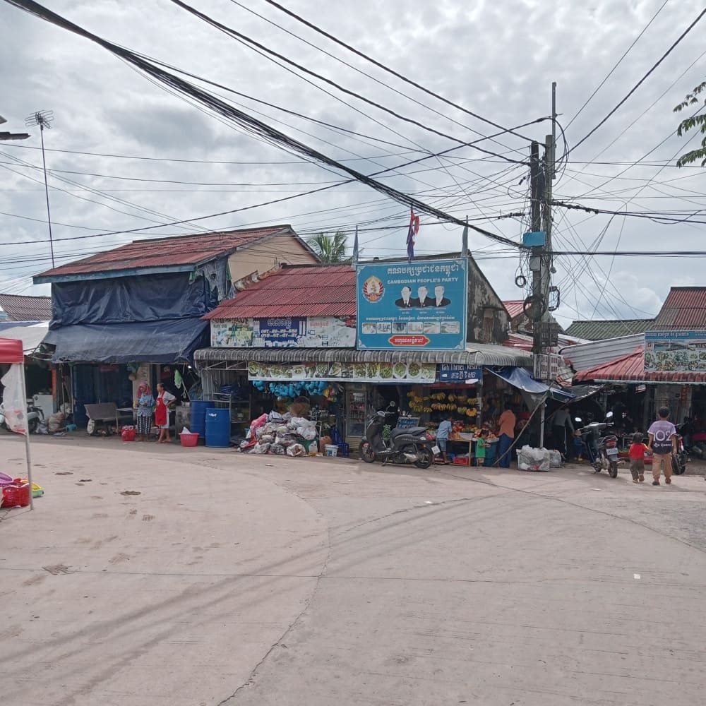 Koh Kchhang Fishing Village Schild links abbiegen